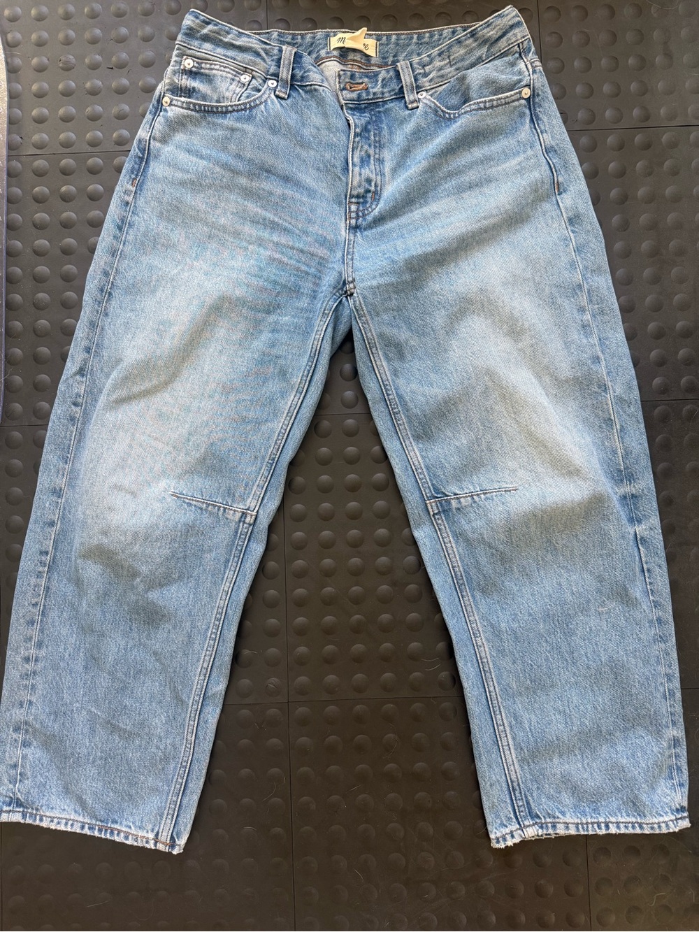 Madewell Darted Barrel Jean in Light Blue Wash